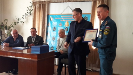 награждает 1.jpg награждает 1.jpg